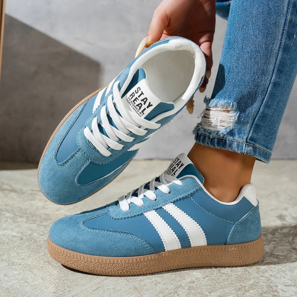 Women's platform sneakers with air cushioning, made of breathable mesh, ideal for casual walks, the gym, and perfect for everyday wear. Fashion, comfort, and versatility in one shoe.