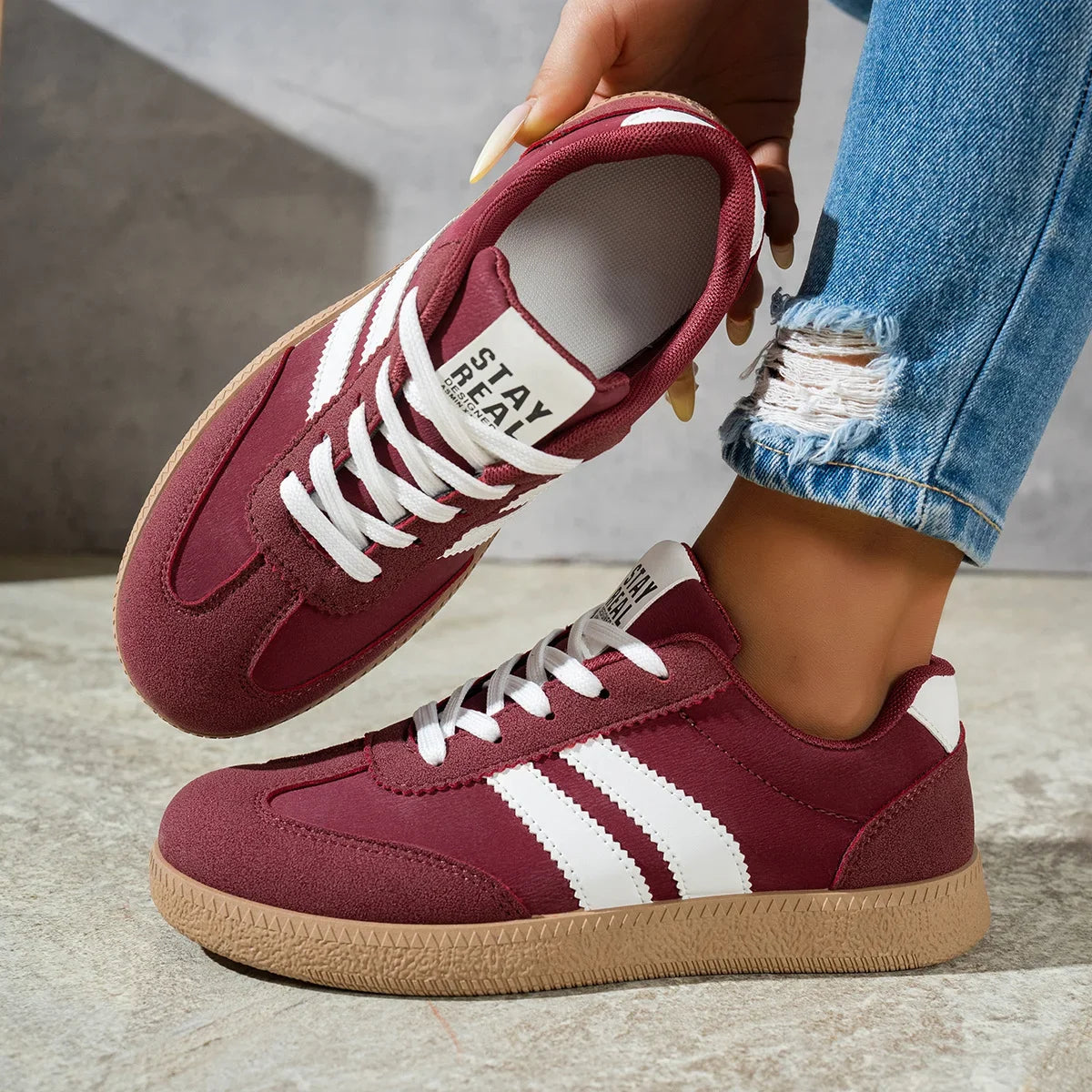 Women's platform sneakers with air cushioning, made of breathable mesh, ideal for casual walks, the gym, and perfect for everyday wear. Fashion, comfort, and versatility in one shoe.
