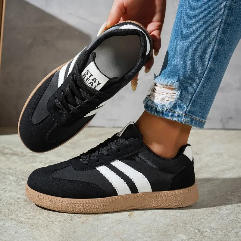 Women's platform sneakers with air cushioning, made of breathable mesh, ideal for casual walks, the gym, and perfect for everyday wear. Fashion, comfort, and versatility in one shoe.