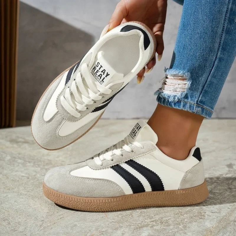 Women's platform sneakers with air cushioning, made of breathable mesh, ideal for casual walks, the gym, and perfect for everyday wear. Fashion, comfort, and versatility in one shoe.